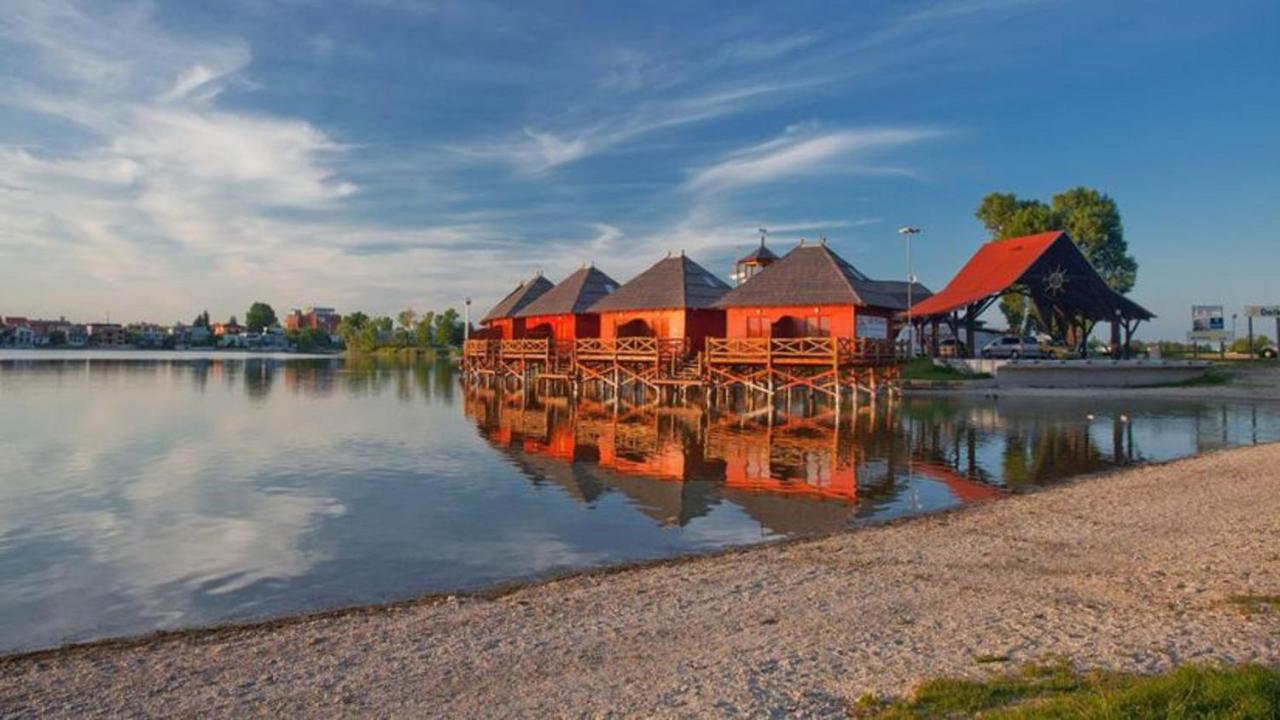 Overwater Cottage - Slovak Tahiti, Szenc Kültér fotó