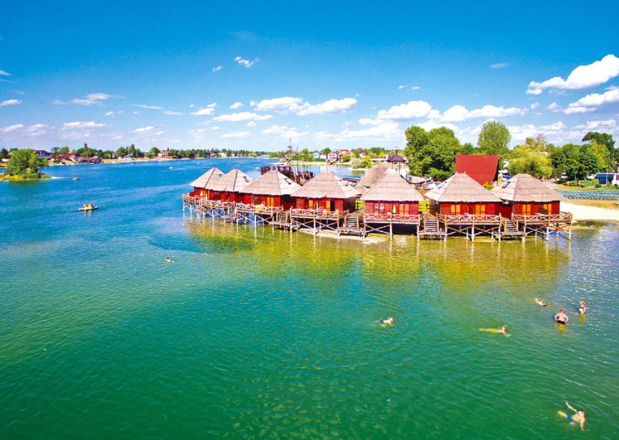 Overwater Cottage - Slovak Tahiti, Szenc Kültér fotó